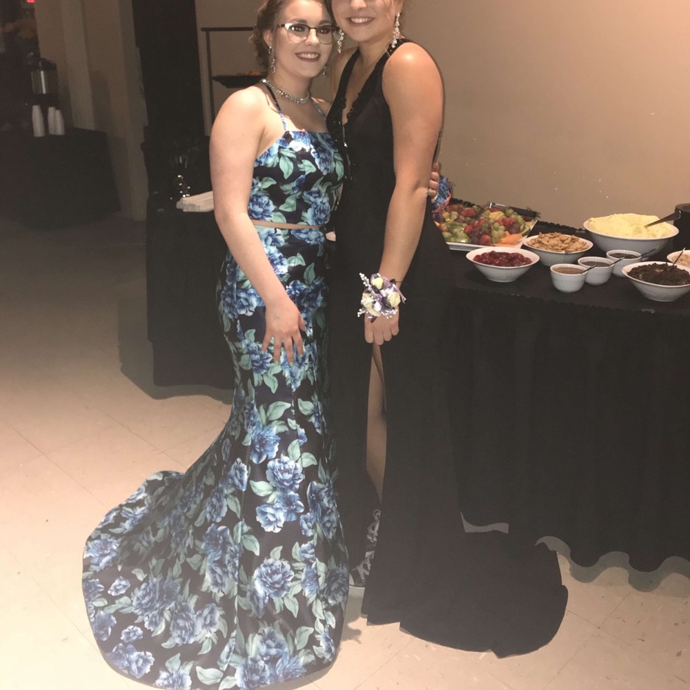 Prom dress - Picture 3 of 3